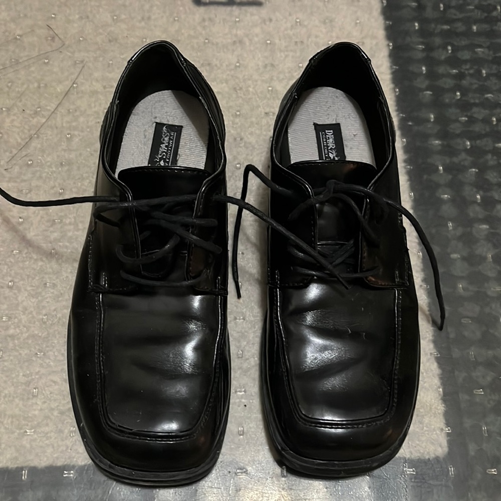 Boys size 7 deer stags dress shoes black